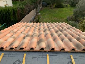 Pose de tuiles neuves sur liteaux et écran sous-toiture